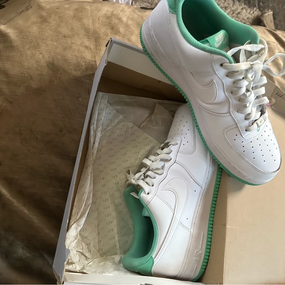 Nike Air Force 1 - Picture 1 of 8